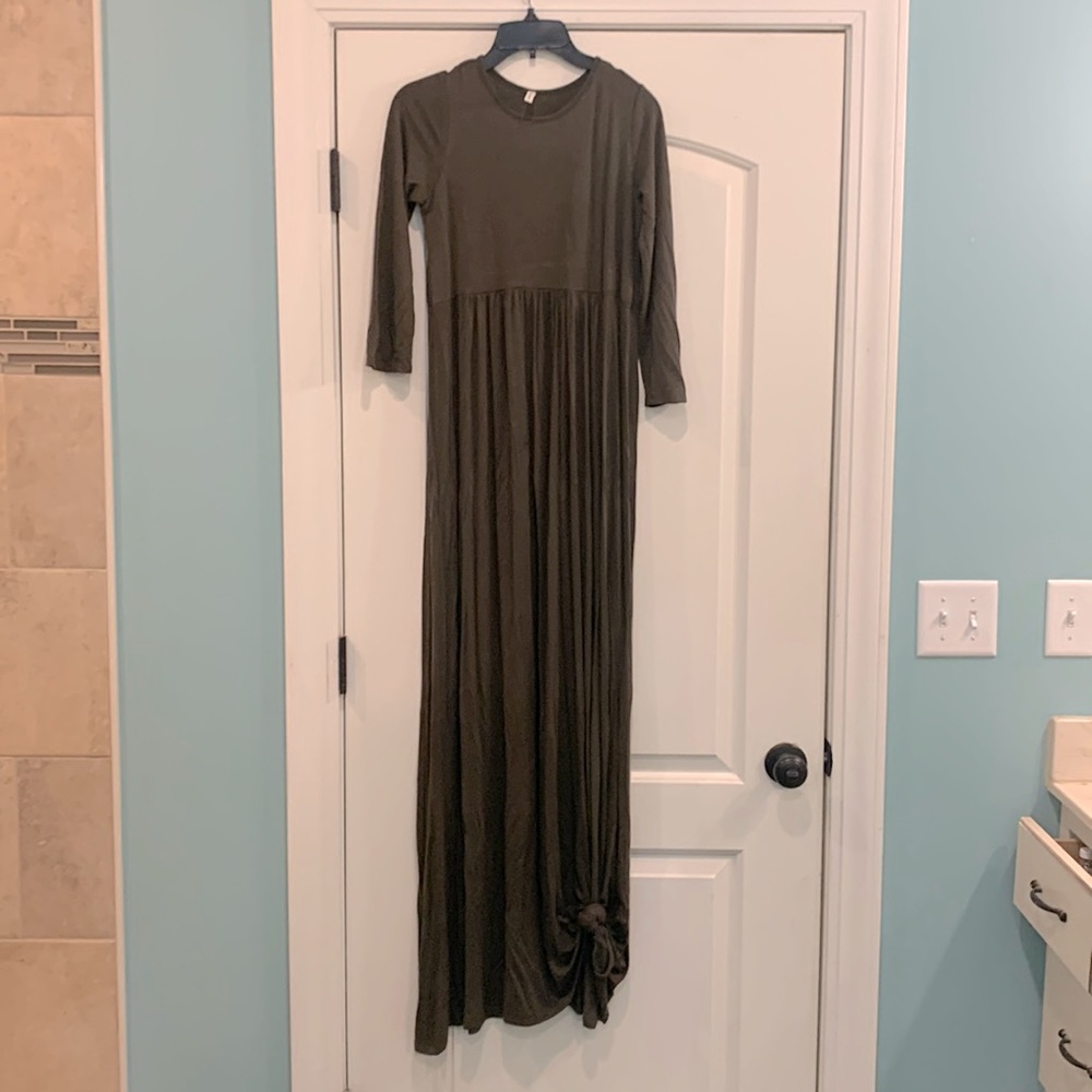 Olive green maxi dress Sz small, 3/4 length sleeves